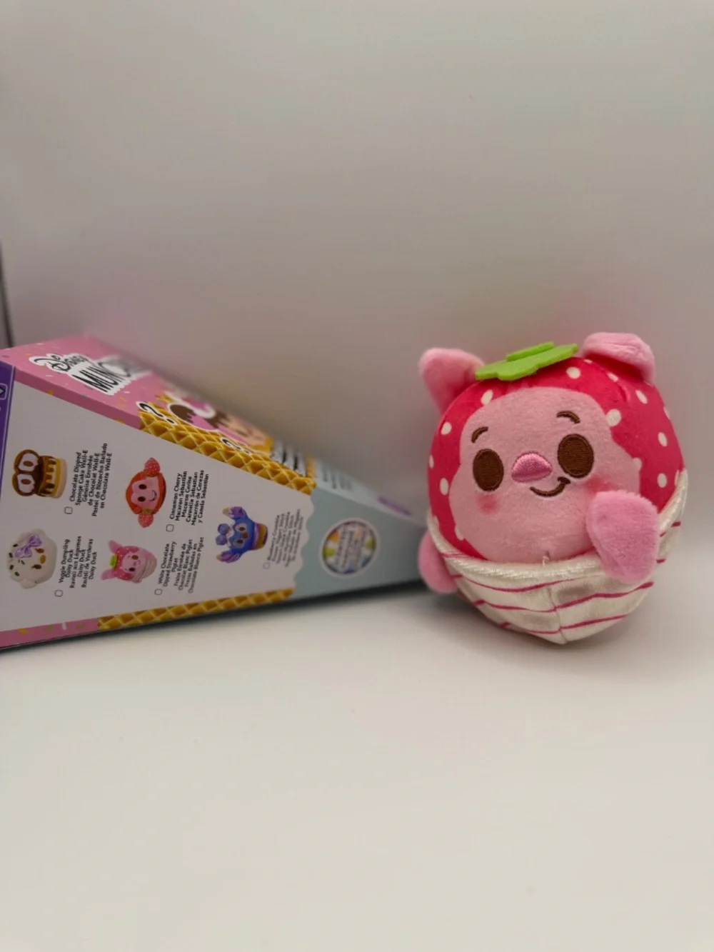 Disney Munchlings Single Serve - White Chocolate Dipped Strawberry Piglet